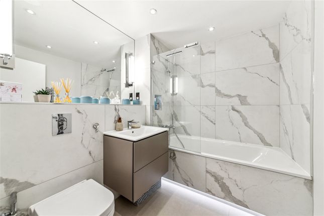 Flat for sale in Hereford Road, Notting Hill