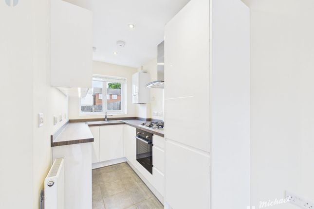 27 Russell Avenue, Aylesbury photo 4