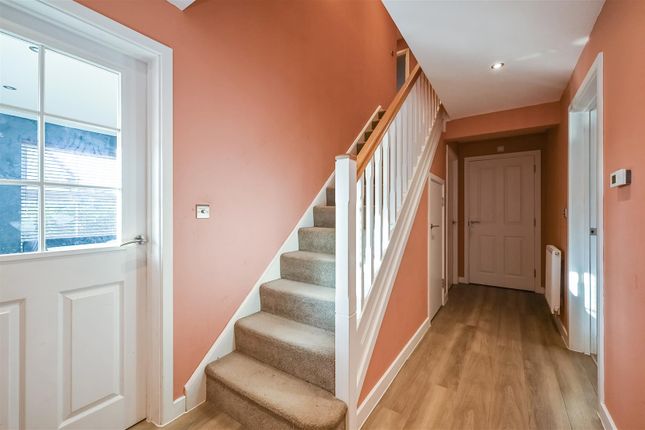 1, Bee Orchid Close, Clanfield photo 3