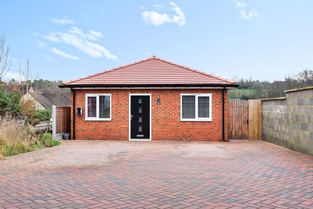 Bungalow to rent in Star Lane, Coulsdon