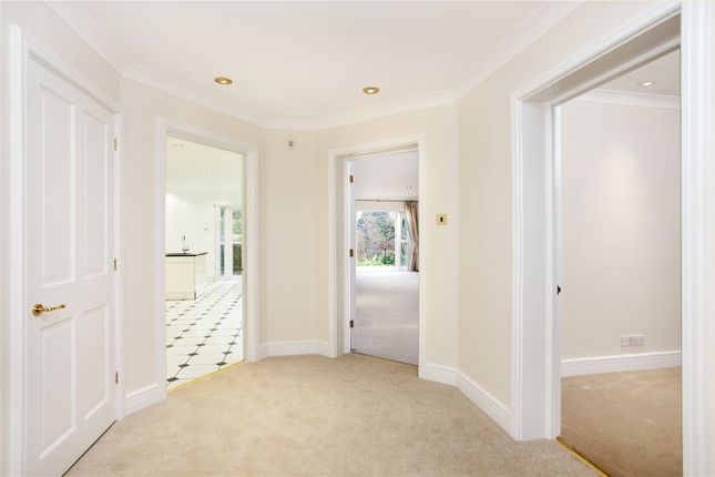 Flat to rent in The Watergardens, Warren Road, Kingston Upon Thames