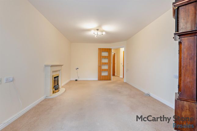 23 Farringford Court, Avenue Road, Lymington photo 4