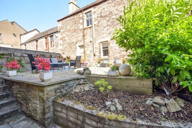 Town house for sale in Bloomgate, Lanark