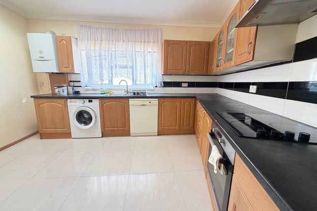 16A Daphne Gardens, London photo 3