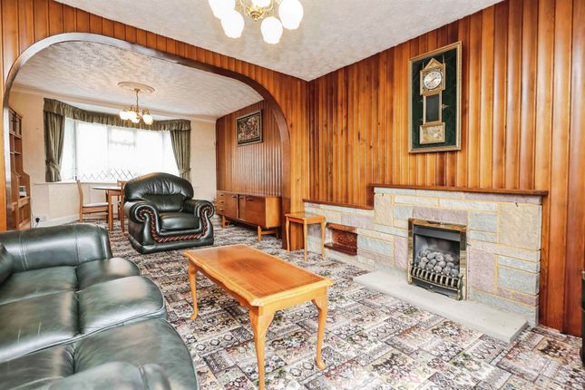 48, Birch Coppice, Brierley Hill photo 3