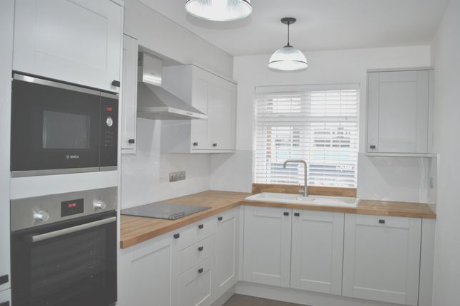 Darkes Lane Potters Bar En6 2 Bedroom Maisonette To Rent