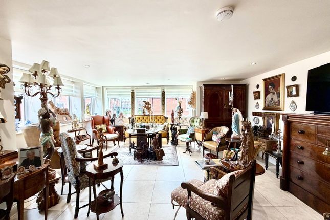 17,Lancaster House, Marlborough Drive, Bushey photo 3