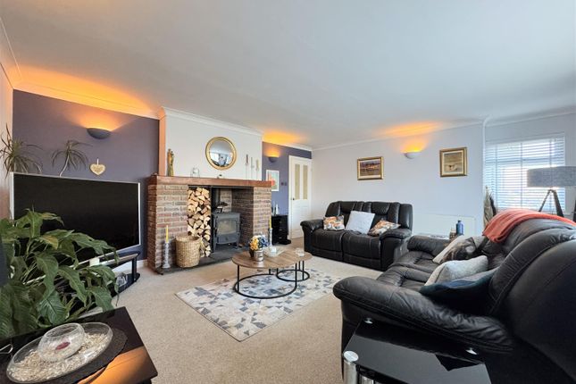 21, Quintrell Gardens, Newquay photo 3