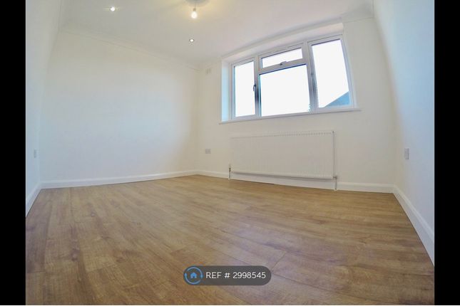 Flat  B Lynwood Road, London photo 3