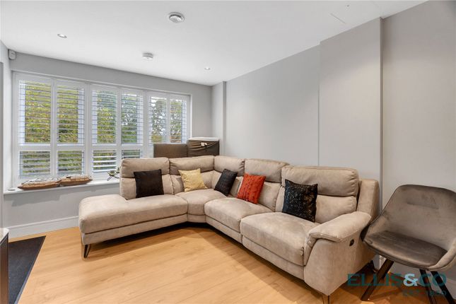 Flat 13, 195, Ballards Lane, Finchley photo 2