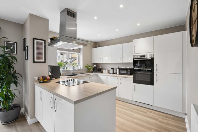 33 Aerodrome Lane, Witney photo 4