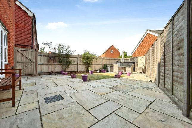 7, Sparrowhawk Way, Berkshire photo 4