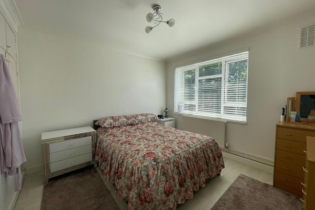 Flat 132 Crouch Hall Court, Sparsholt Road, Greater London photo 4