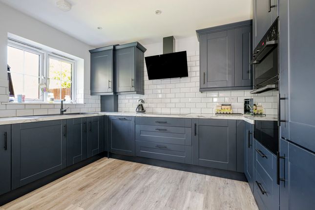 10, Russet Grove, Horam photo 4