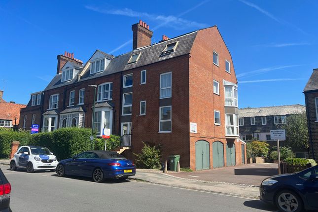 Flat to rent in Lower Teddington Road, Hampton Wick, Kingston Upon Thames