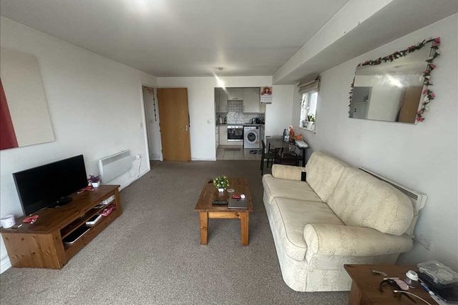 13, Camellia House, Feltham photo 3
