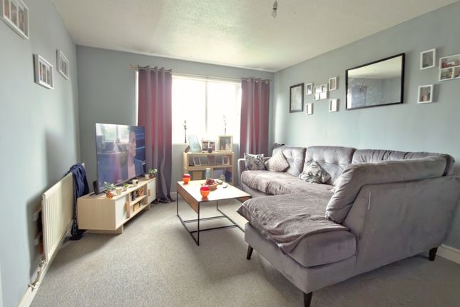 41, Cedar Close, Telford photo 2