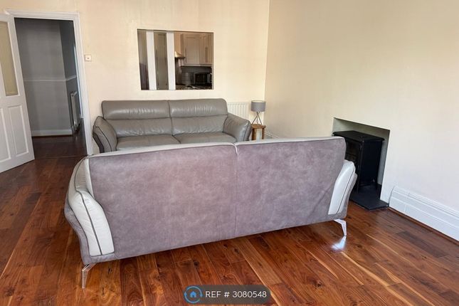 Flat, London photo 5