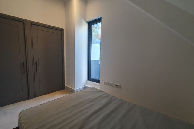 46 Elvian House, Nixey Close, Slough photo 4