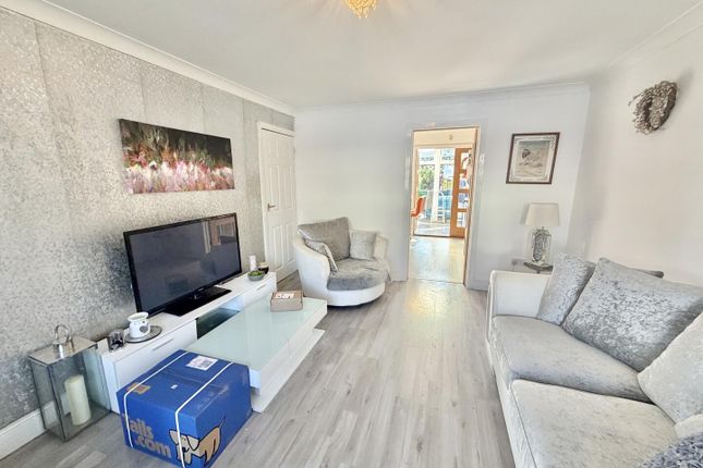 3, Nightingale Drive, Weymouth photo 2