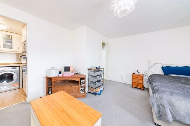 Studio for sale in Exeter Court, Didcot