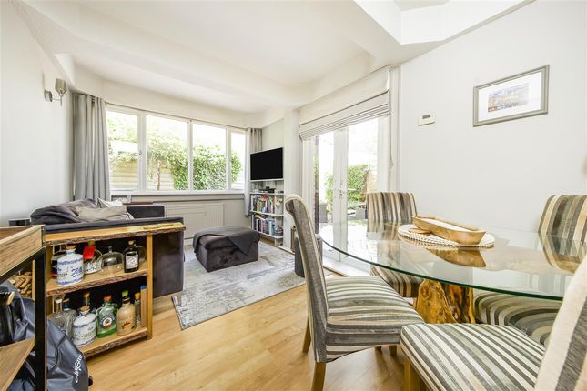 Thumbnail Flat for sale in Windsor Court, 20 Frogmore, London