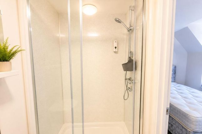 4, Fishpond Drive, Nottingham photo 5