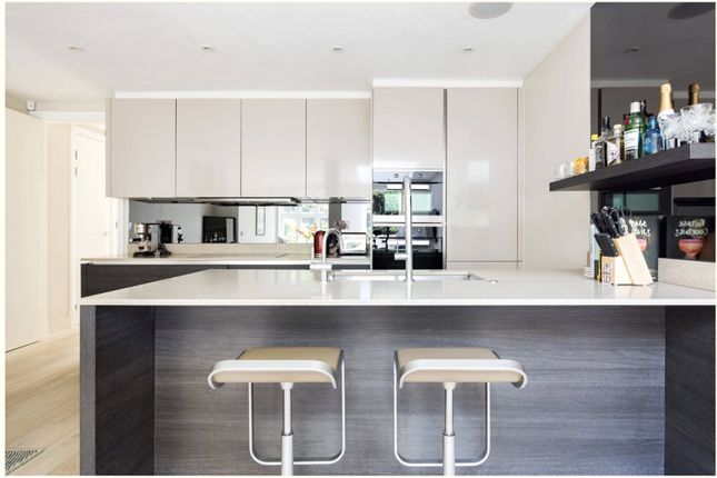 Flat 1, 45, Pilgrims Lane, London photo 2