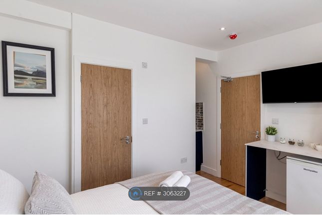 Garden City, Edgware photo 3
