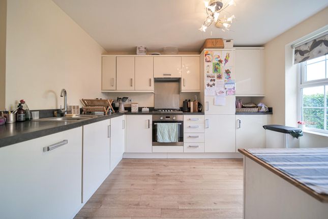 2, Buzzard Close, Melksham photo 2