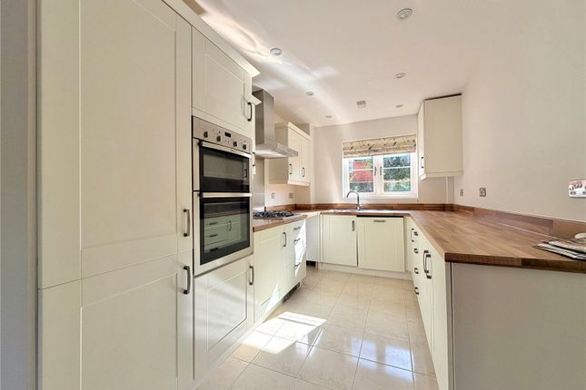 10, North Greenlands, Lymington photo 2