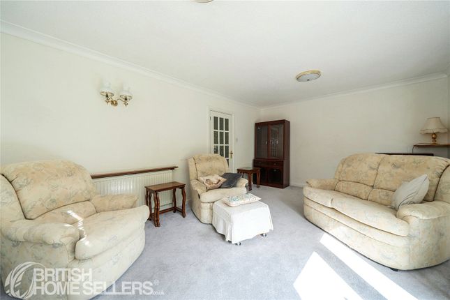 9, Crofts Close, Godalming photo 3