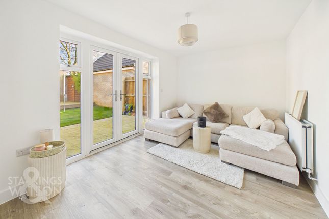 29 Kestrel Road, Great Yarmouth photo 2