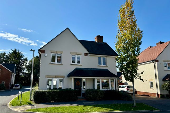 15, Swords Drive, Crowthorne photo 2