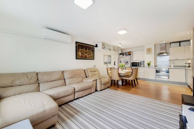 Thumbnail Flat for sale in Bellevue Court, Hounslow