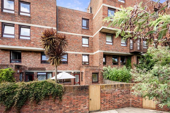 2-bed maisonette on 11, More Close, London, £695,000