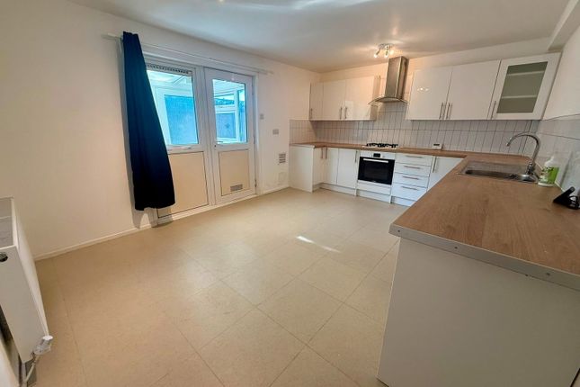 11, Feltons, Skelmersdale photo 5