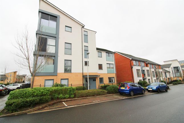 Flat to rent in Midgham Way, Kennet Island, Reading