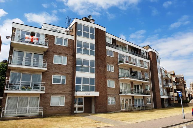 Flat to rent in Marine Parade East, Clacton-On-Sea