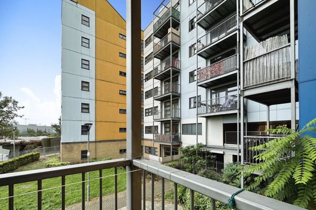 Thumbnail Flat for sale in Maltings Close, London