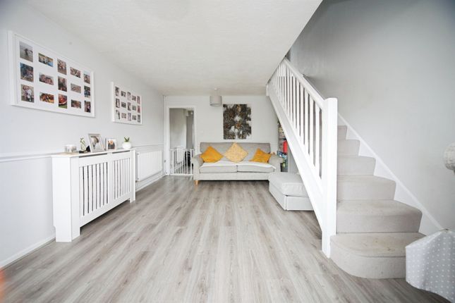 10, Evans Close, Dunstable photo 4