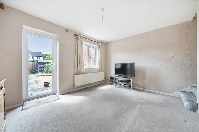 8, Celandine Court, Yateley photo 2