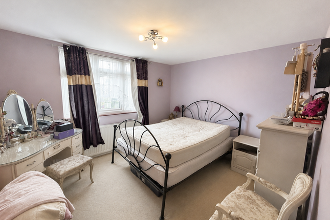 87, Orchard Avenue, Hockley photo 4