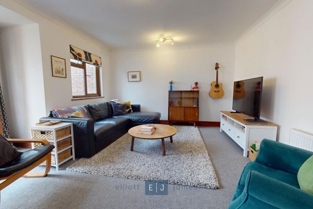 50A, Buckingham Road, London photo 4