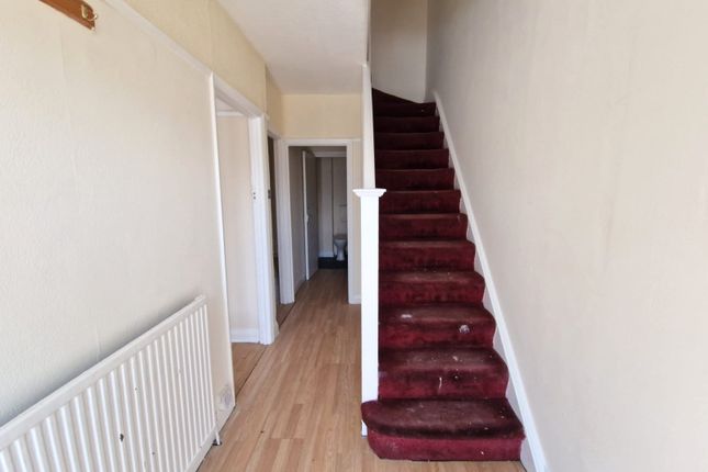 126 Birkbeck Avenue, Greenford photo 2