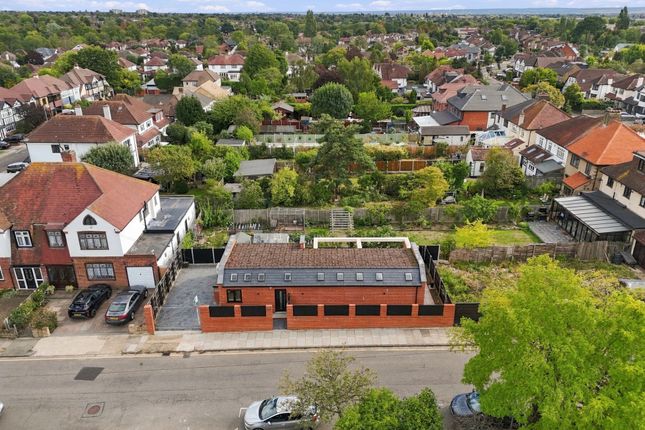 4, Parkland Avenue, Greater London photo 3
