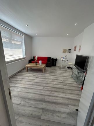 3 DUNSTABLE CLOSE, ROMFORD, ROMFORD photo 2
