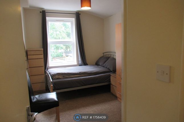 Room to rent in Claremont Road, London