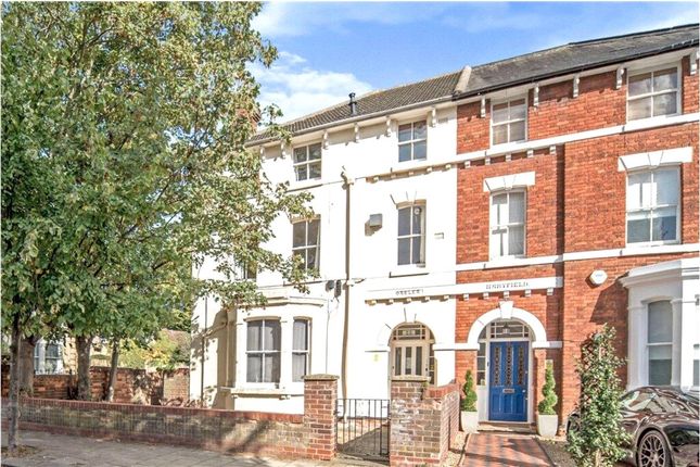 Flat for sale in Chaucer Road, Bedford, Bedfordshire