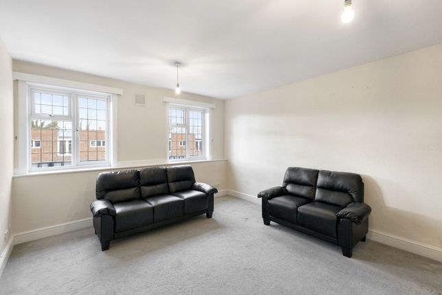 Thumbnail Flat to rent in Amy Road, Oxted